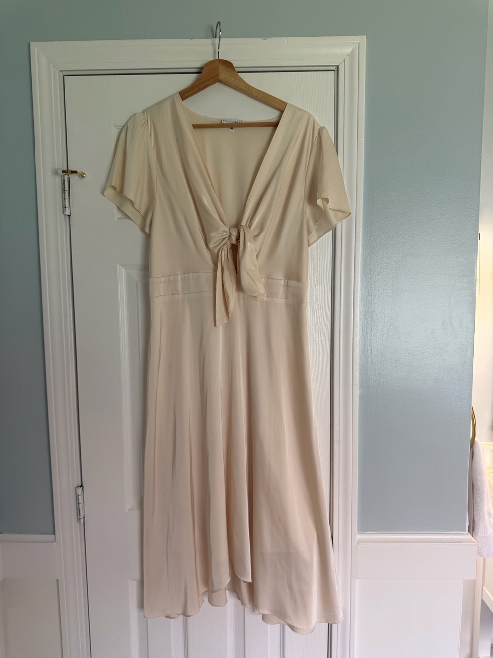 Elegant Cream Tie-Front Midi Dress Baltic Born